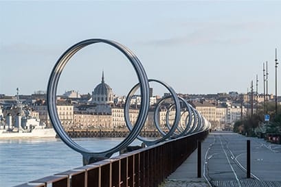 Daniel Buren et Patrick Bouchain, Les Anneaux, Quai des Antilles, Le Voyage à Nantes © Martin Argyroglo_LVAN, ADAGP